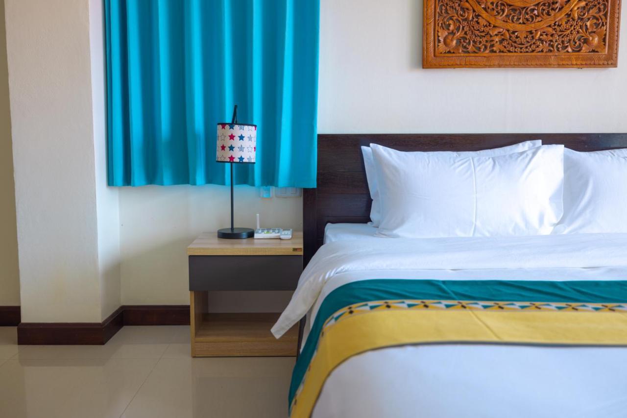 Phuket Kana International Hotel普吉岛卡娜国际酒店 Rawai Bagian luar foto